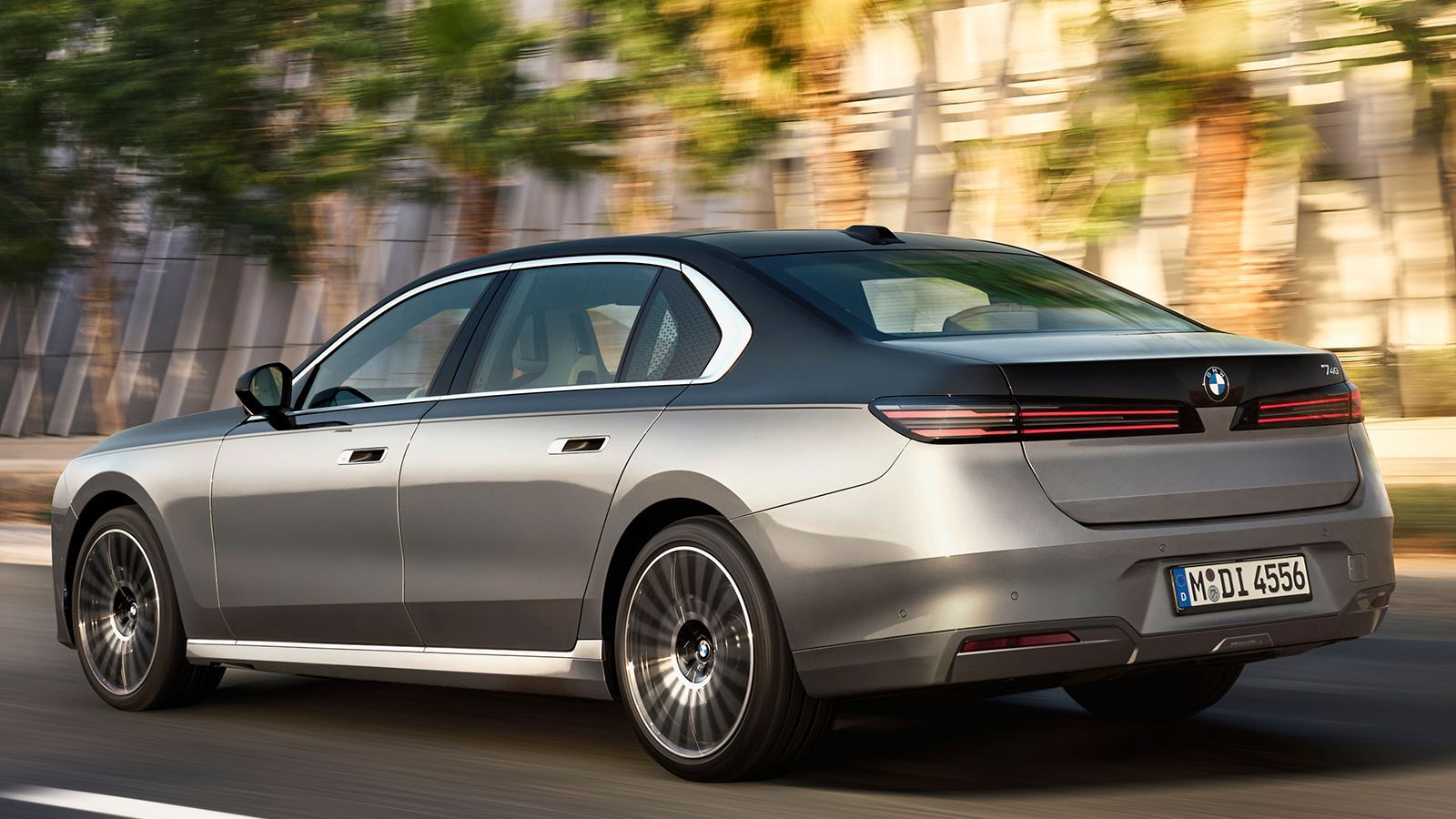 Πρεμιέρα για την ανανεωμένη BMW Σειρά 7